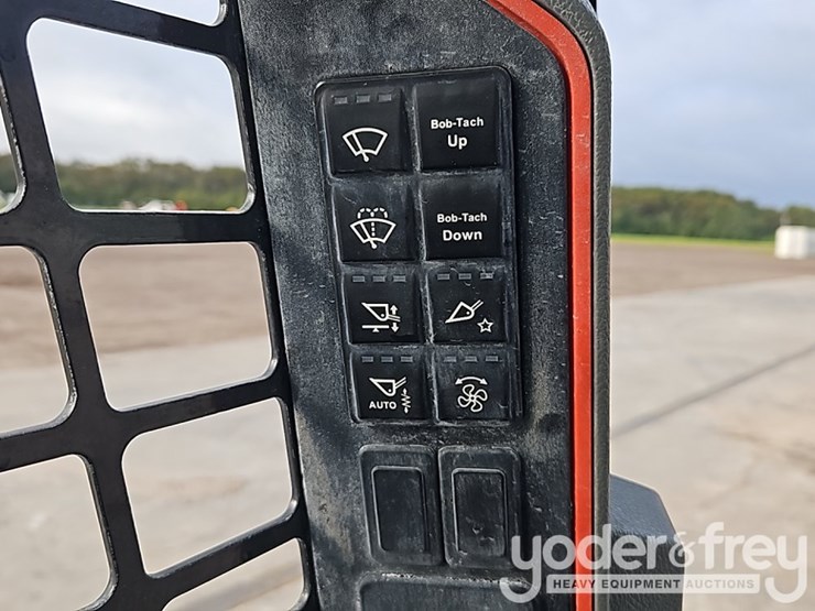 2021-bobcat-s76-image-24