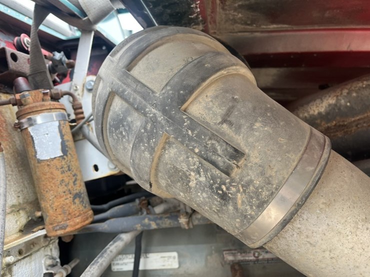 #1633-•-1995-freightliner-usf-1e-sleeper-cab-truck-tractor-image-52