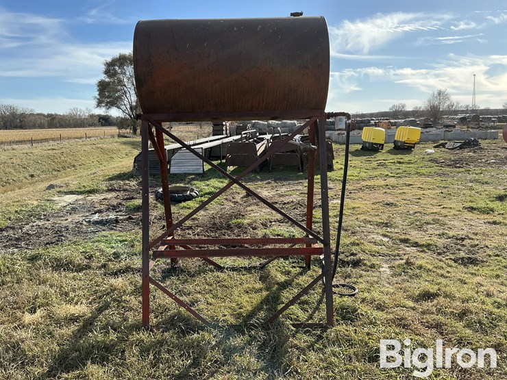 250-gal-fuel-tank-w/-stand-image-4
