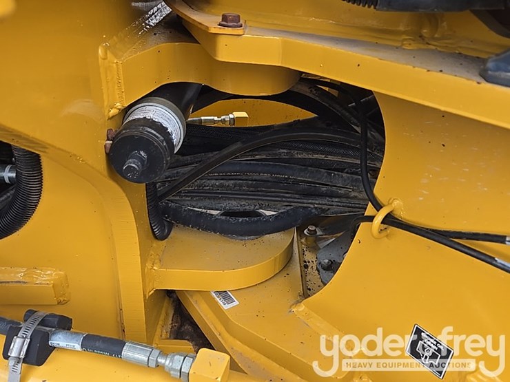 2017-deere-872g-image-44