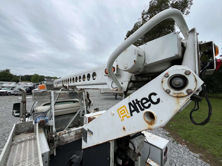 2005-gmc-c8-cable-placer-truck-image-52