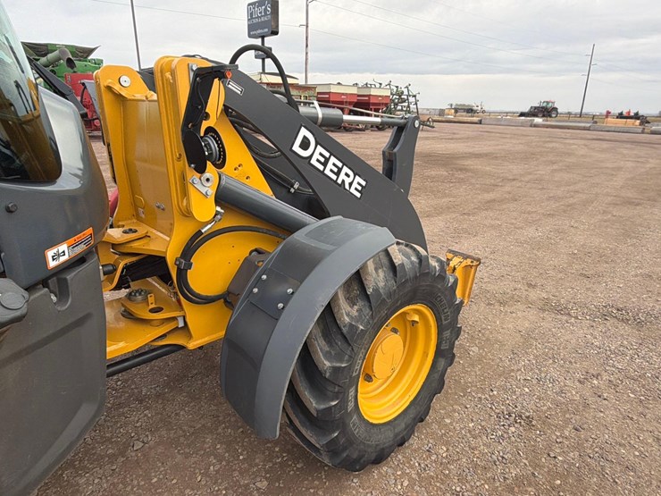 john-deere-324-image-14