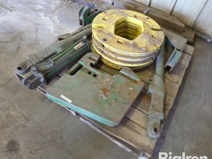 john-deere-tractor-weights-&-quick-hitch-image-1