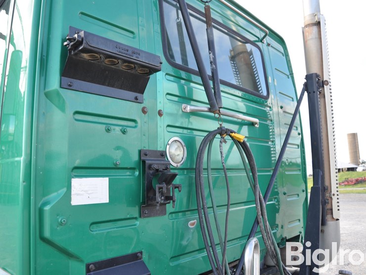 2009-volvo-vnl64t-t/a-truck-tractor-image-18