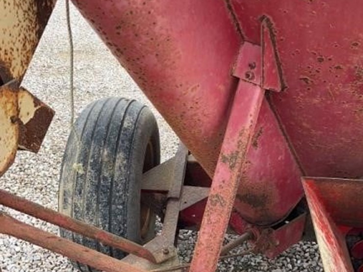 new-holland-352-image-8