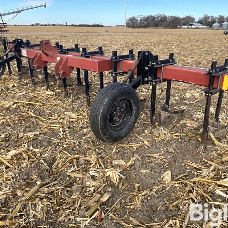 8R30 Cultivator/Hiller