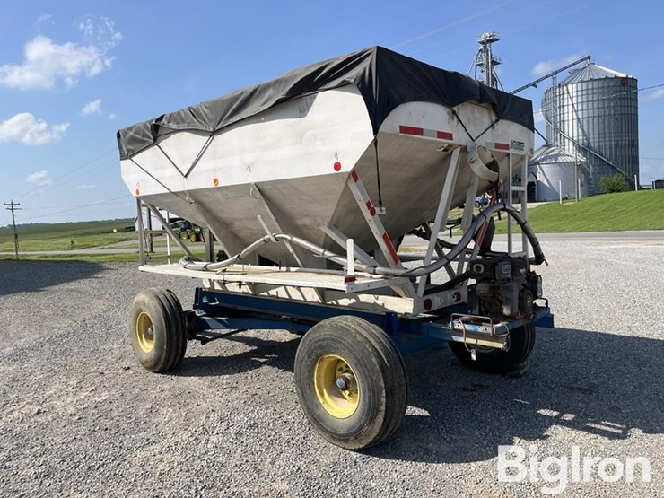 willmar-300-bushel-gravity-wagon-image-6