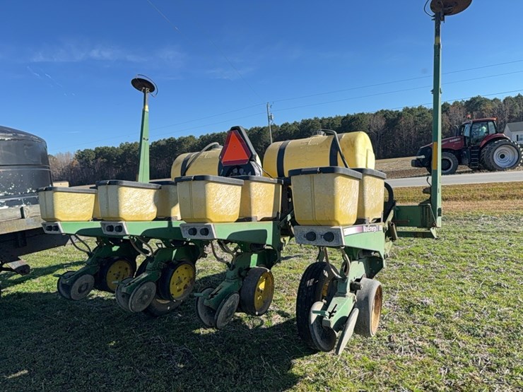 john-deere-7200-pull-type-vacuum-air-planter---4-row-located-at-107-jernigan-swamp-rd.,-ahoskie,-nc-image-16