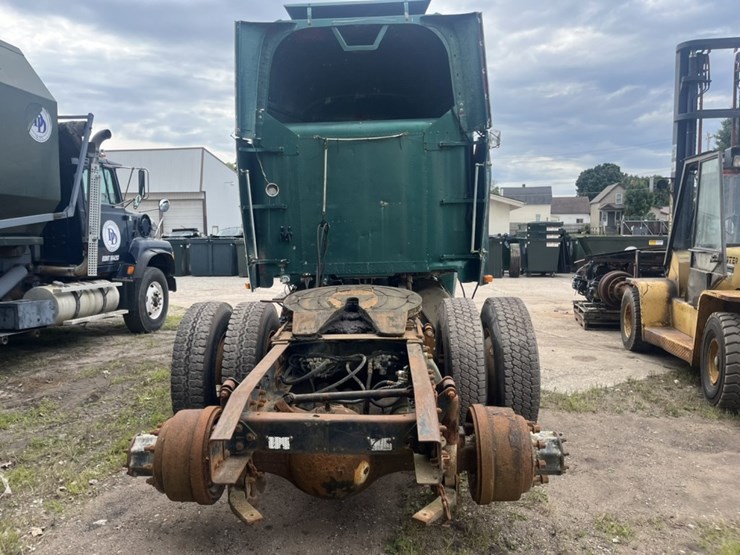 #1633-•-1995-freightliner-usf-1e-sleeper-cab-truck-tractor-image-5