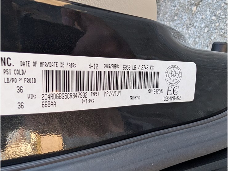 2012-dodge-grand-caravan-image-22