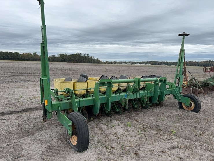 john-deere-7100-image-1