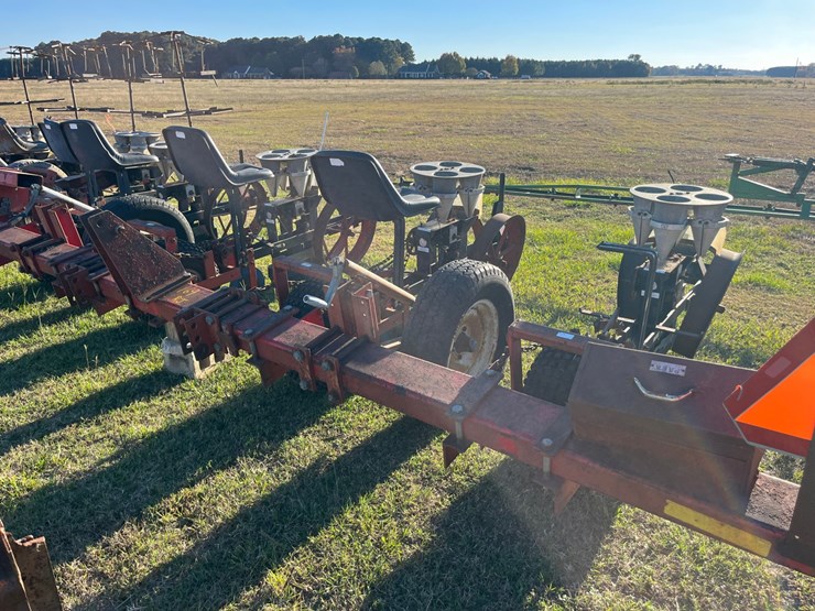 4-row-set-mechanical-6000-carosel-transplanters-on-a-210”x4”x7”-bar-located-at-1244-vandiford-thomas-rd-snow-hill-n-c--call-252-531-8061-for-info-image-6