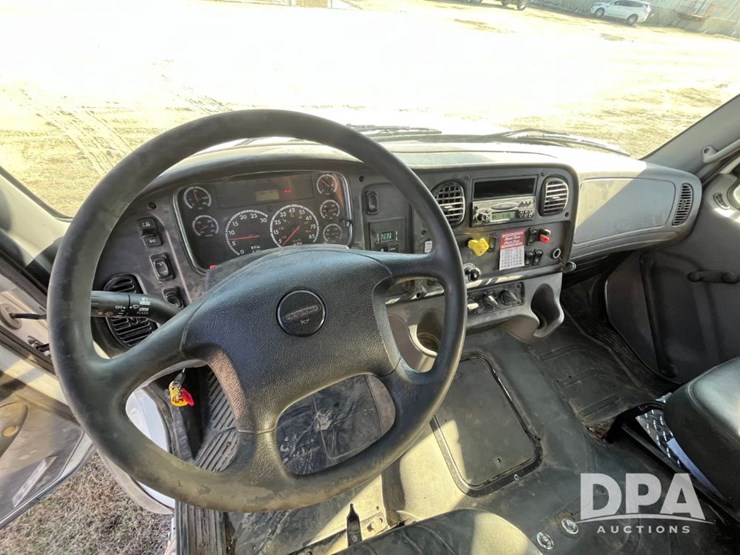 2007-freightliner-petroleum-truck-(jn3391,-unit-2373)-image-53