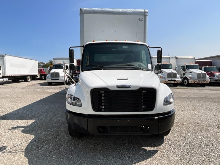 2021-freightliner-m2-106-image-4