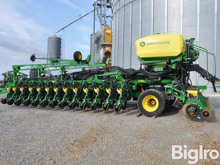 2022-john-deere-db60-image-3