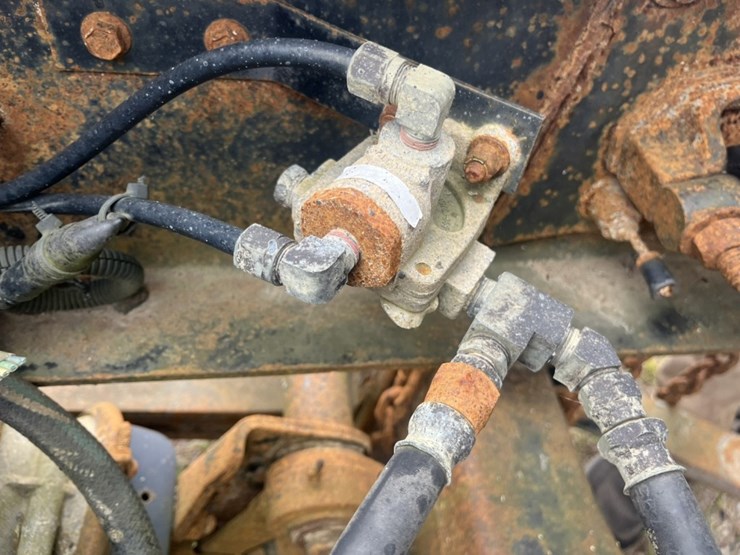 #1633-•-1995-freightliner-usf-1e-sleeper-cab-truck-tractor-image-29