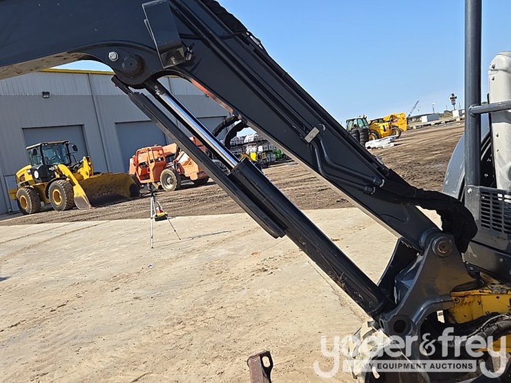 2020-deere-35g-image-37