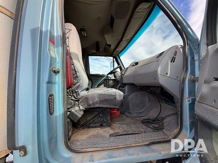 2000-caterpillar-10-image-62