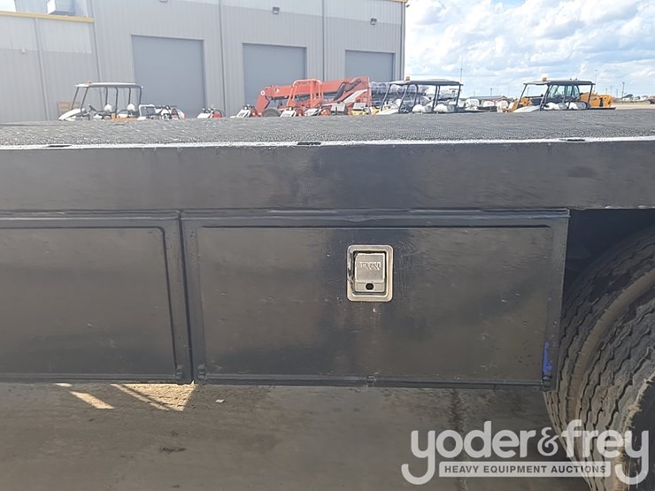 2021-freightliner-m2-106-image-60