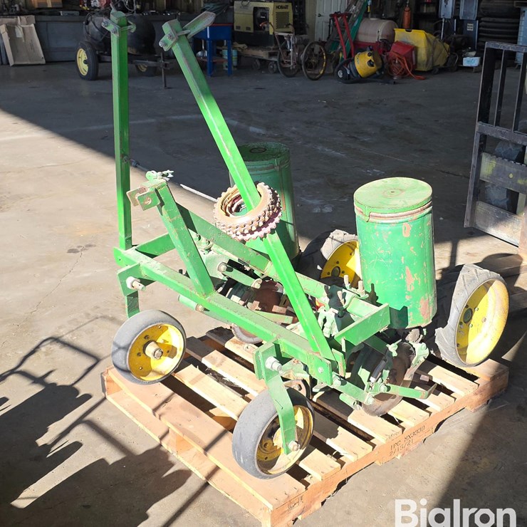 John Deere 2R30" Planter