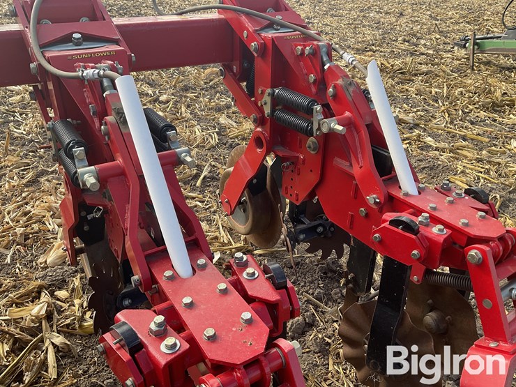 sunflower-7610-8r30-strip-tiller-image-20