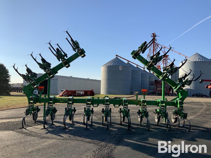 john-deere-16r30"-crop-cultivator-image-6