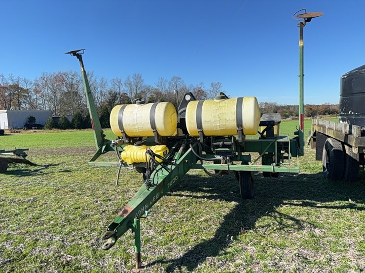 john-deere-7200-pull-type-vacuum-air-planter---4-row-located-at-107-jernigan-swamp-rd.,-ahoskie,-nc-image-4