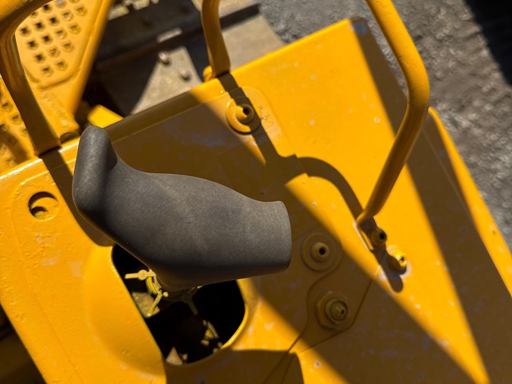 caterpillar-d4h-image-36