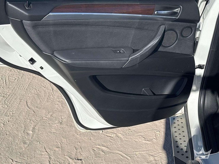 2013-bmw-x5-image-13