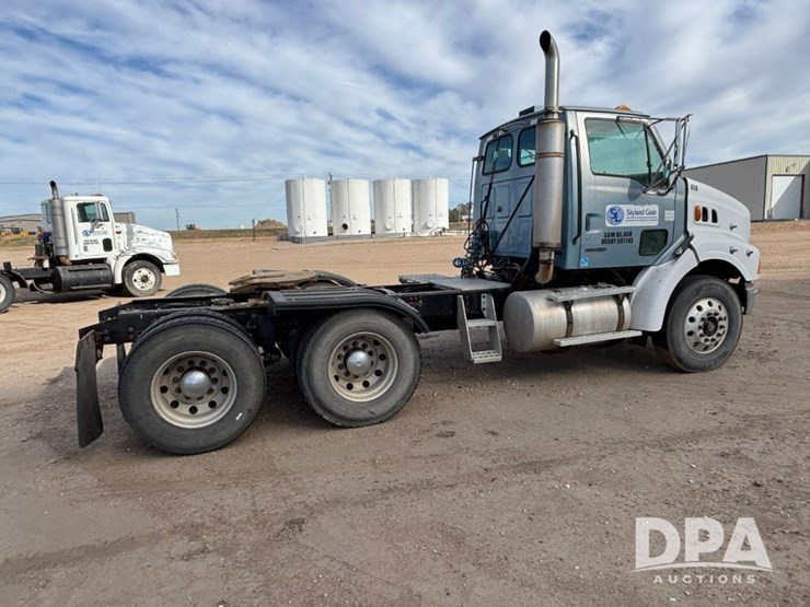 2000-caterpillar-10-image-4