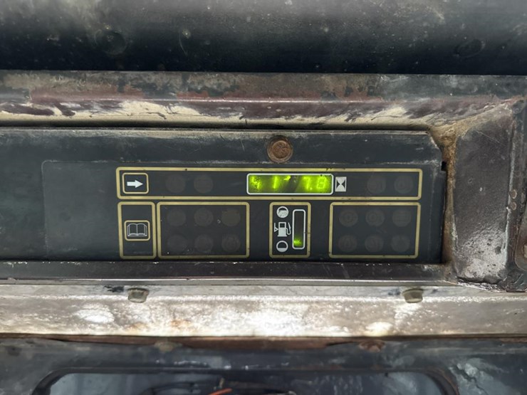 new-holland-lx885-image-52