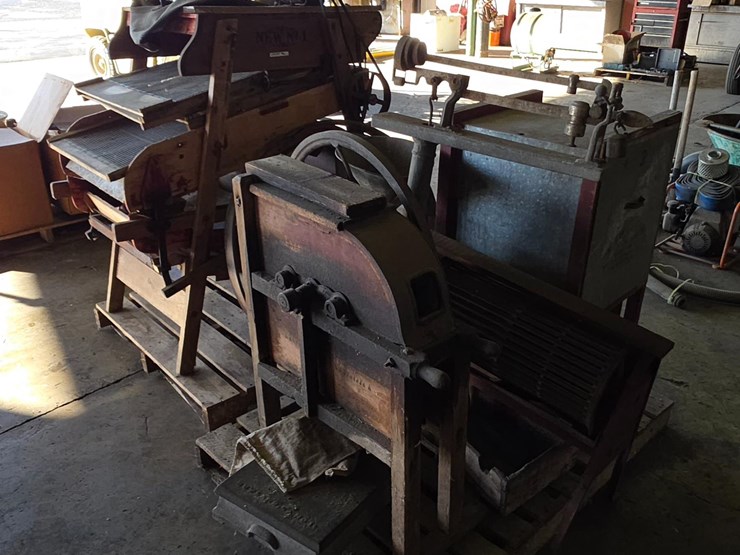 grain-cleaner-&-classic-farm-equipment-image-7