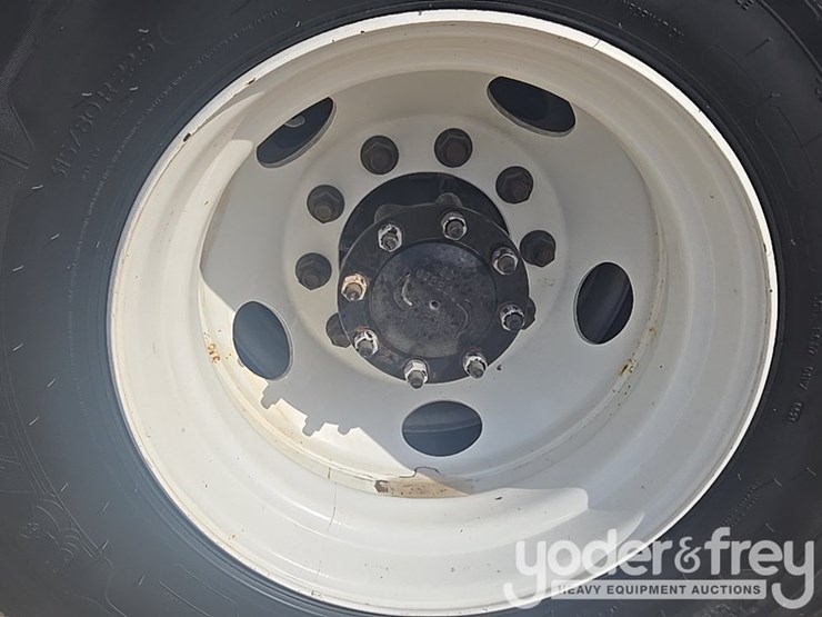 2021-freightliner-m2-106-image-50