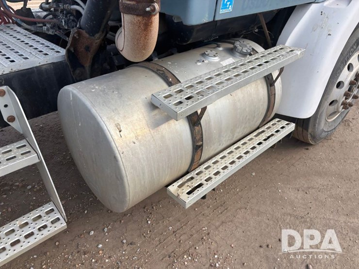 2000-caterpillar-10-image-41