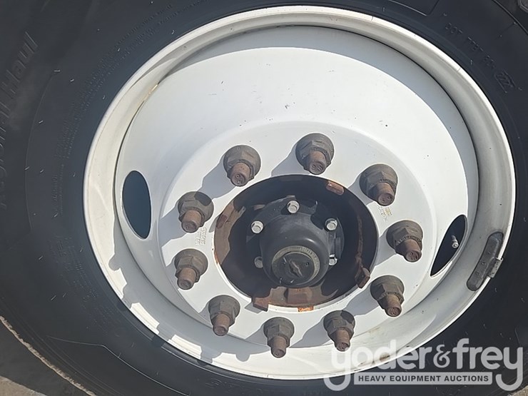 2021-freightliner-m2-106-image-56