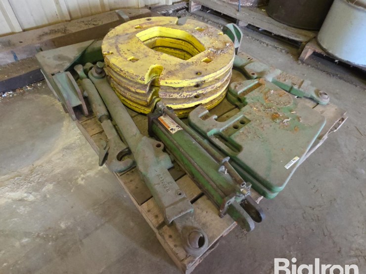 john-deere-tractor-weights-&-quick-hitch-image-3
