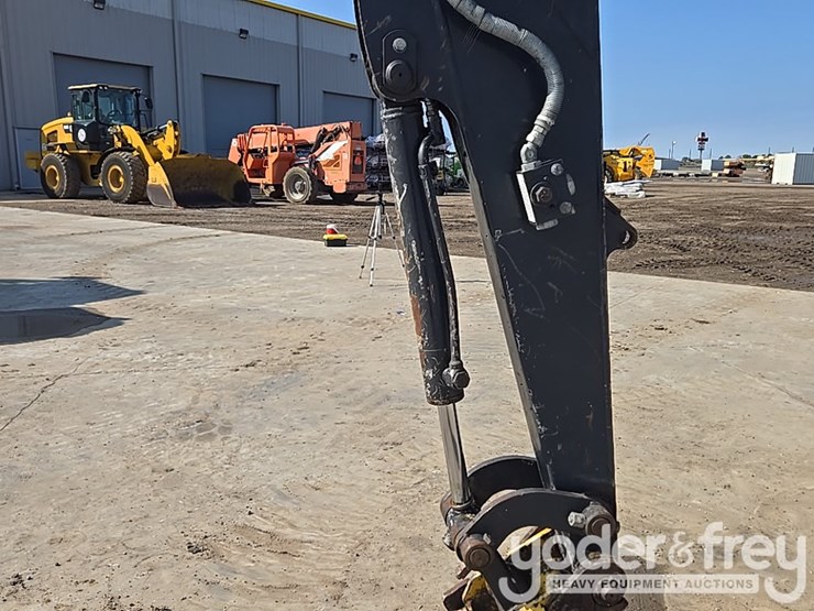 2020-deere-35g-image-32