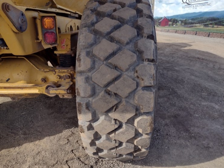 14-caterpillar-725-image-19