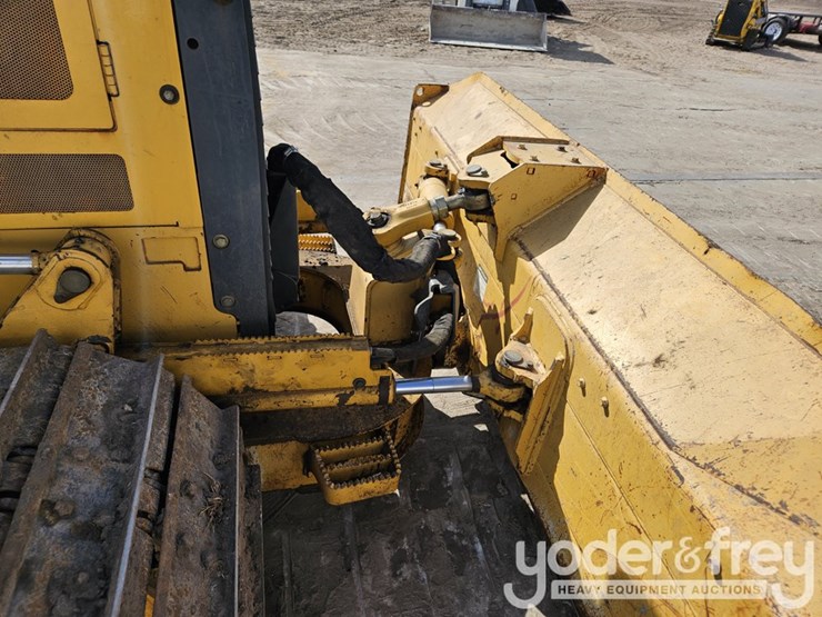 2015-deere-450j-image-15