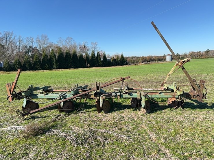 row-bedder---4-row-with-kmc-dirt-door-located-at-107-jernigan-swamp-rd.,-ahoskie,-nc-image-6