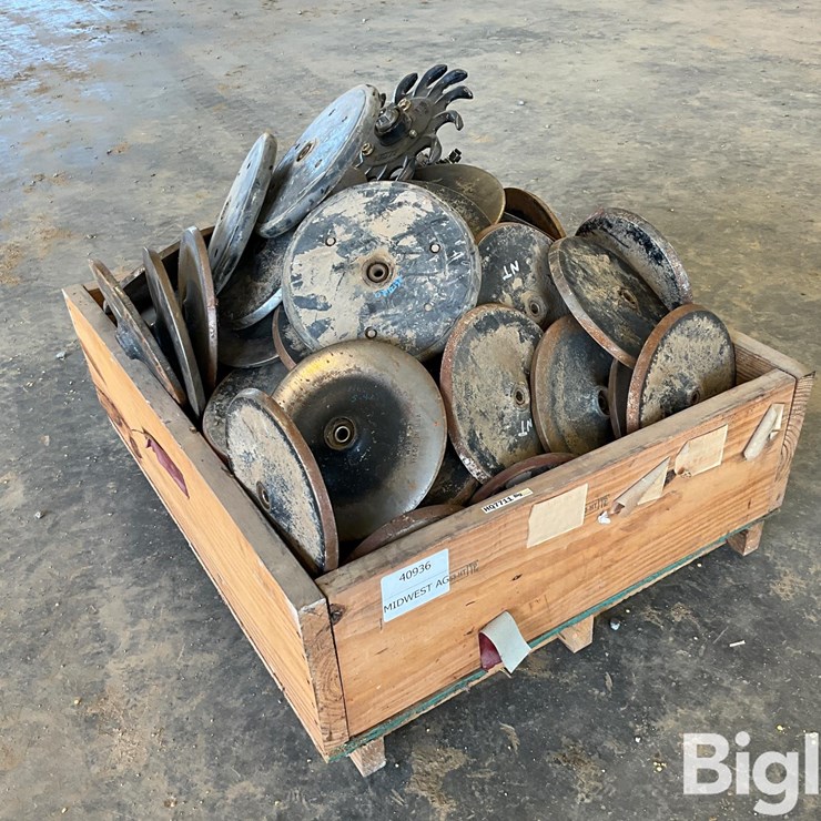 John Deere Cast Iron Closing Wheels