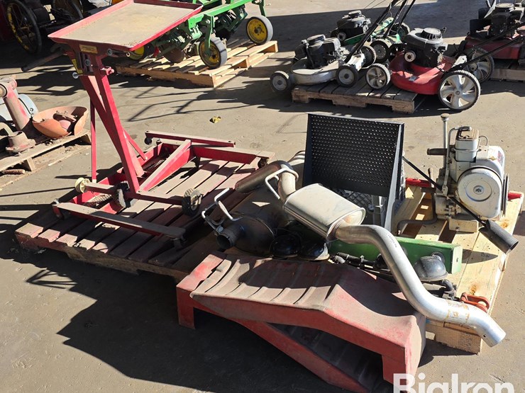 engine-stand-&-car-parts-image-1