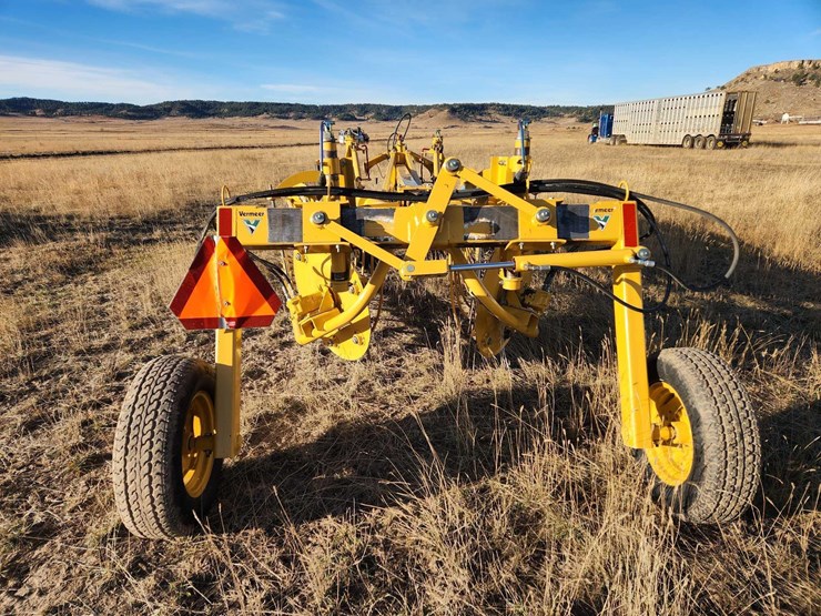 2020-vermeer-r2300-image-21