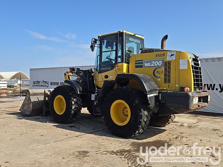 2018-komatsu-wa200-8-image-3