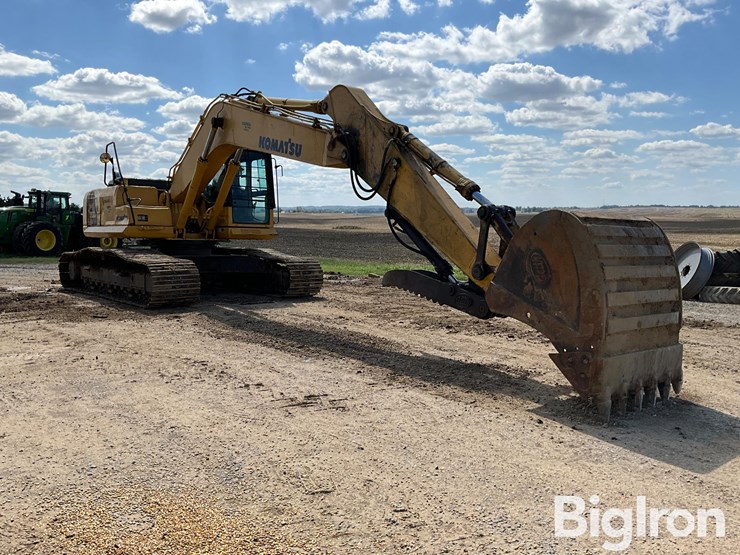 komatsu-220-trackhoe-image-3