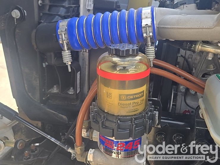 2021-freightliner-m2-106-image-84