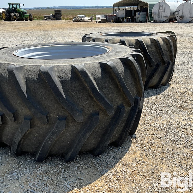 Goodyear DT 930 /1100/45R Tires