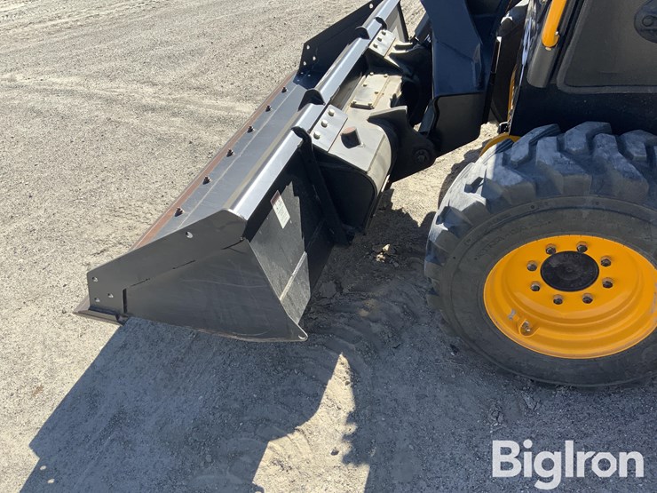 jcb-330t4-skid-steer-wheel-loader-image-16