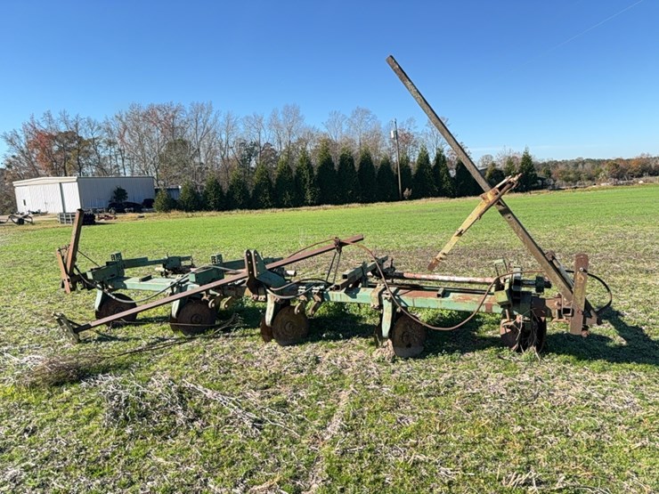 row-bedder---4-row-with-kmc-dirt-door-located-at-107-jernigan-swamp-rd.,-ahoskie,-nc-image-8