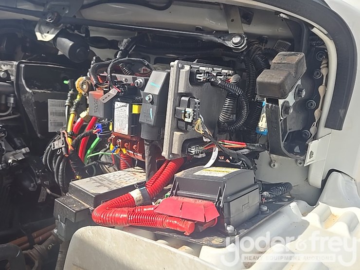 2021-freightliner-m2-106-image-74